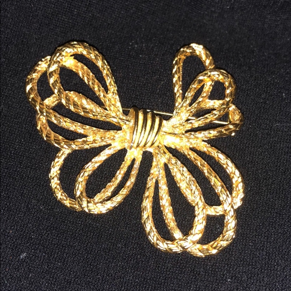 Gold Tone Sarah Coventry Lg Bow Brooch